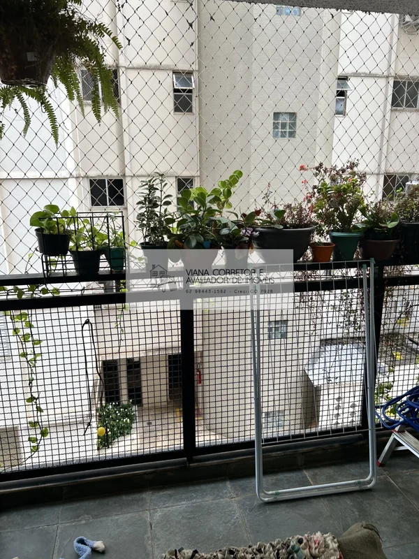 Apartamento com 3 quartos, sendo 1 suíte com armário. O imóvel possui uma sala c...