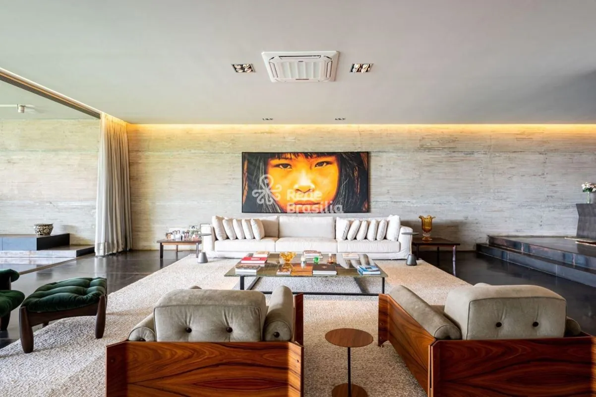 Existem residências que impressionam pela arquitetura. Outras, pela localização....