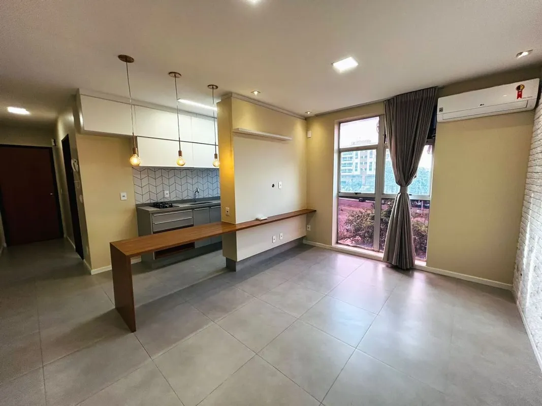 Excelente apartamento Canto Reformado;- 01 banheiro amplo com box e armário;- Co...