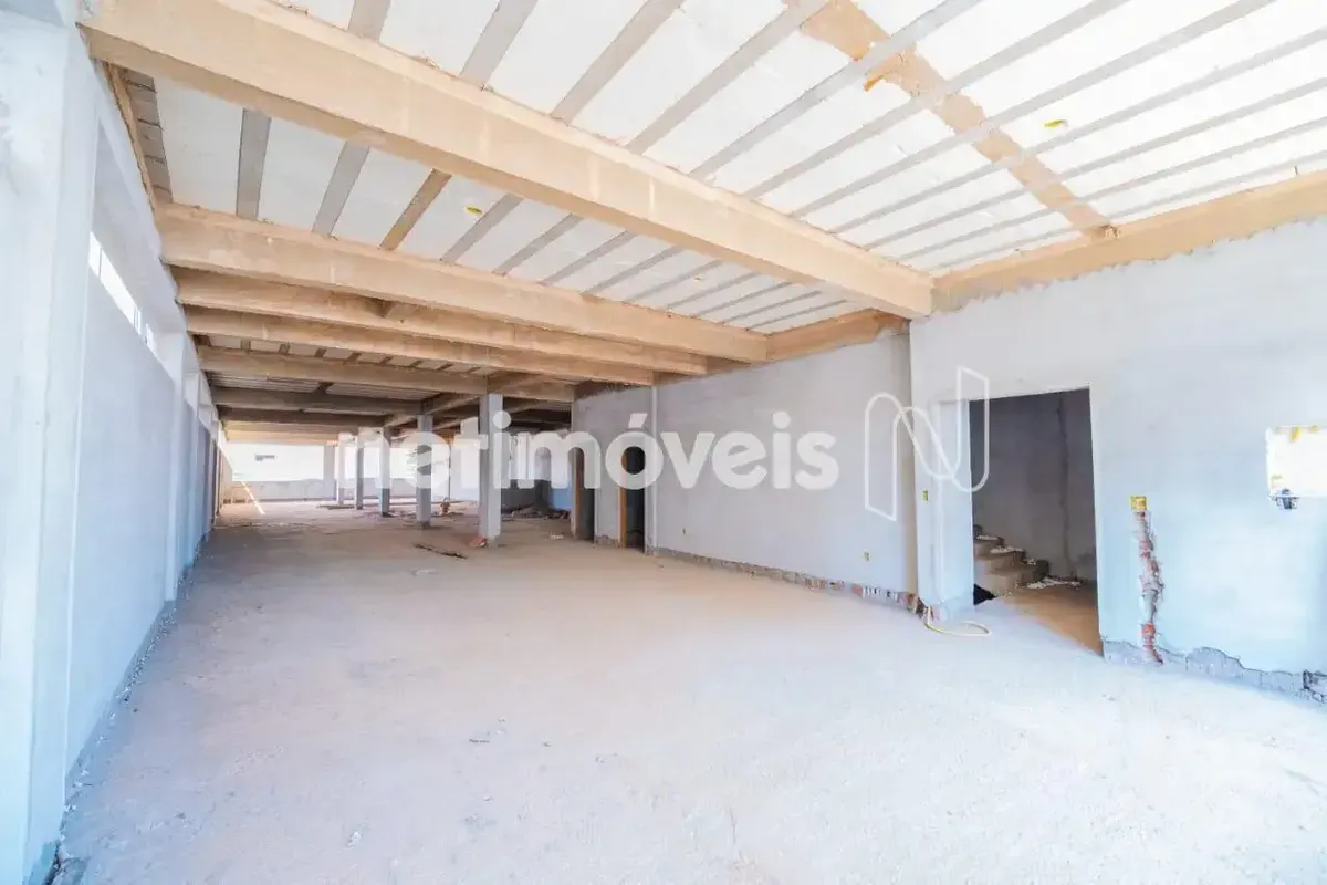  Prédio comercial com grande potencial de valorização e rentabilidade!Localizado...