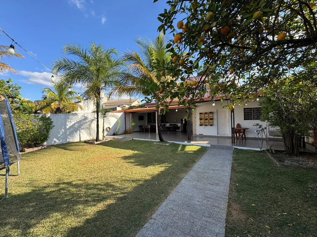 Casa Paraíso — charme, espaço e muito verde em ArniqueiraA casa mais charmosa à ...