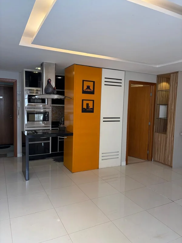 Descubra este charmoso apartamento localizado na SCRN 708/709 Bloco D, ASA NORTE...