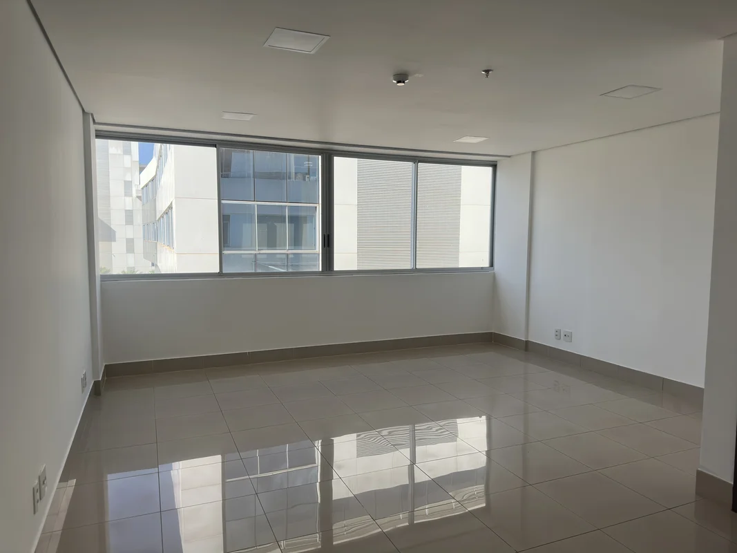 Edifício de alto padrão com segurança e portaria 24 horas.Sala de 31m² no melhor...