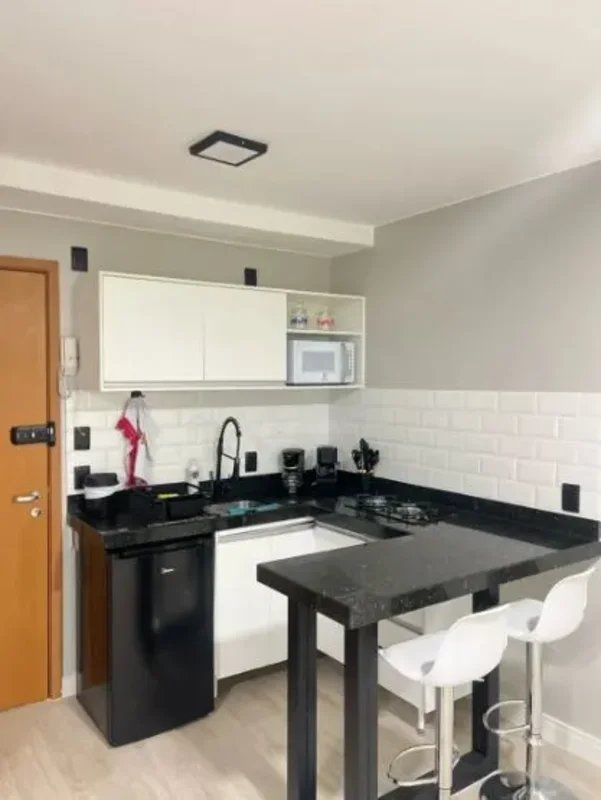 CA 09 - LIBERTY LAGO - 1 QUARTO MOBILIADO - 1 VAGA KITNET de 27m²: - Fechadura e...