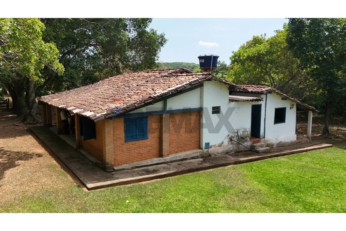 Uma propriedade rural com recursos hídricos, estrutura para pecuária e excelente...