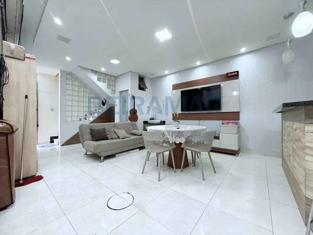 Excelente imóvel com ambientes bem distribuídos e estrutura que oferece conforto...