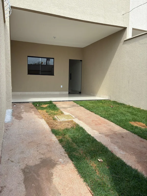 VENDE CASA, COM DOIS QUARTOS, UMA SUÍTE, BANHEIRO SOCIAL, NO RESIDENCIAL MENDANH...