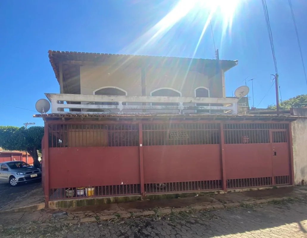 Sobrado de Esquina com 3 Residências - QNO 16 Ceilândia NorteApartamento princip...