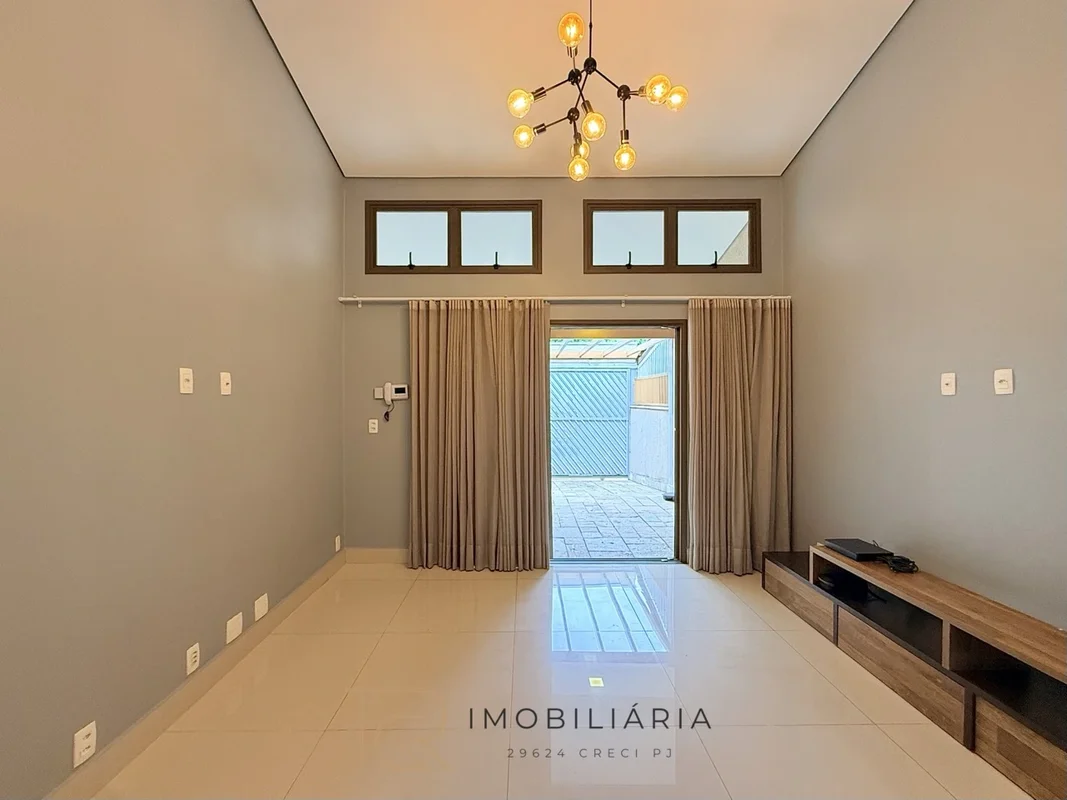 TRG imobiliária ALUGA !Excelente casa térrea na Asa Sul, SHIGS 715 Bloco C, com ...