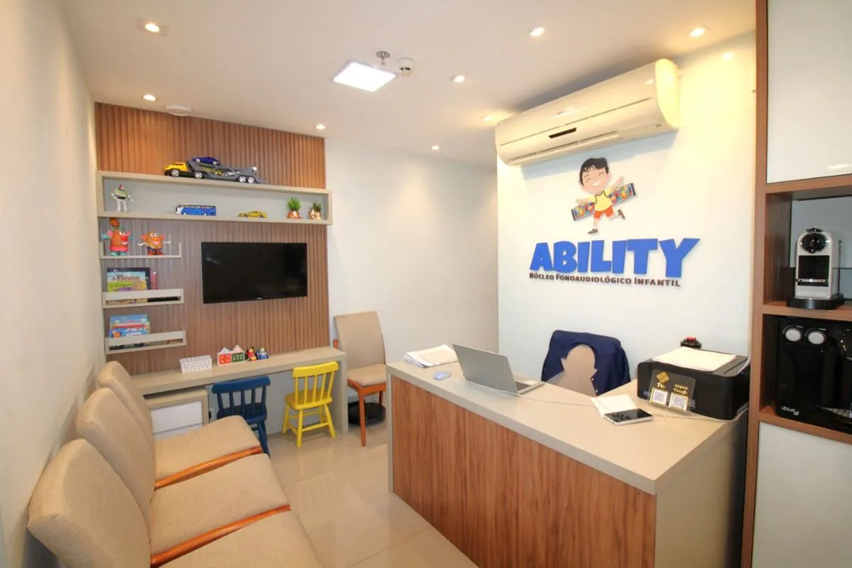 Excelente sala comercial para venda composta de recepção com banheiro, ante sala...