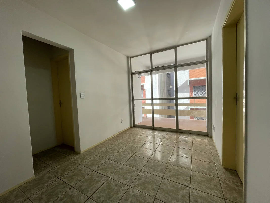 ALUGUEL - CSB 07 - ED. MINAS GERAIS - TAGUATINGA SUL - 1 QUARTO - 8º ANDAR - VAR...