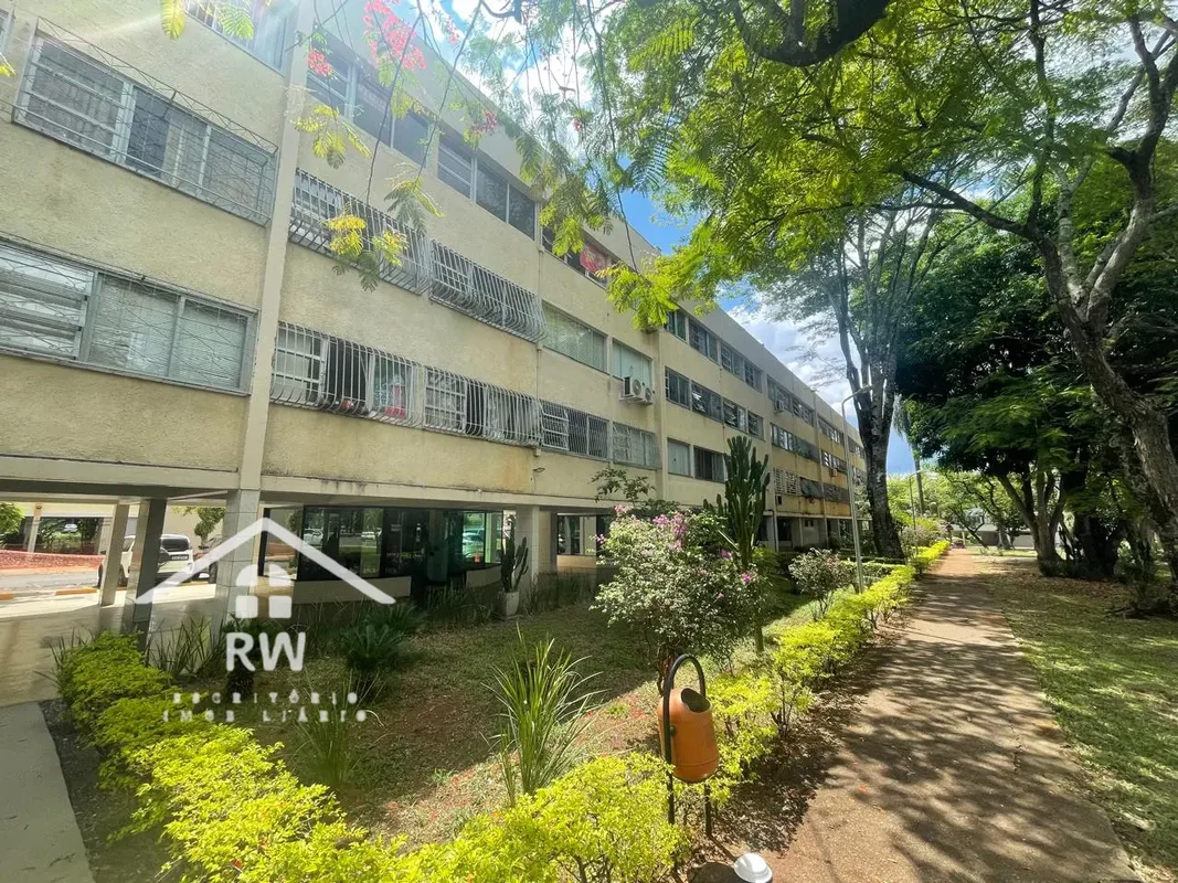 Descubra um apartamento confortável e bem localizado na SQN 410, ASA NORTE, Bras...