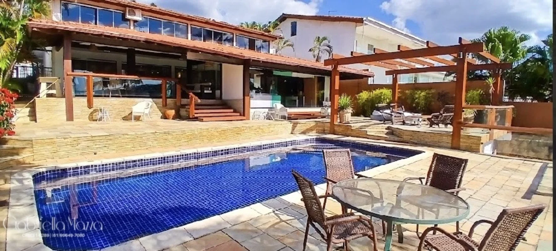 Alugo casa no Lago Sul na QI 19 Conj 7, na Colina Dom Bosco . Ótima localização....