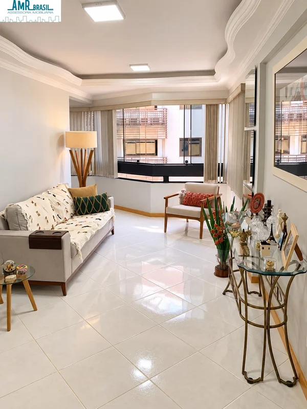 Excelente apartamento, nascente, andar alto e muito bem conservado! Localizado n...