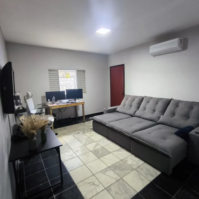 Casa confortável e bem localizada na Alameda A, Chácara São Pedro, em Aparecida ...