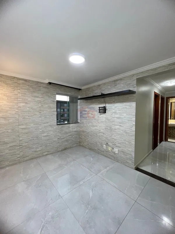 APARTAMENTO REFORMADO - PISO PORCELANATO- REFORMADO- AR CONDICIONADO NOS QUARTOS...