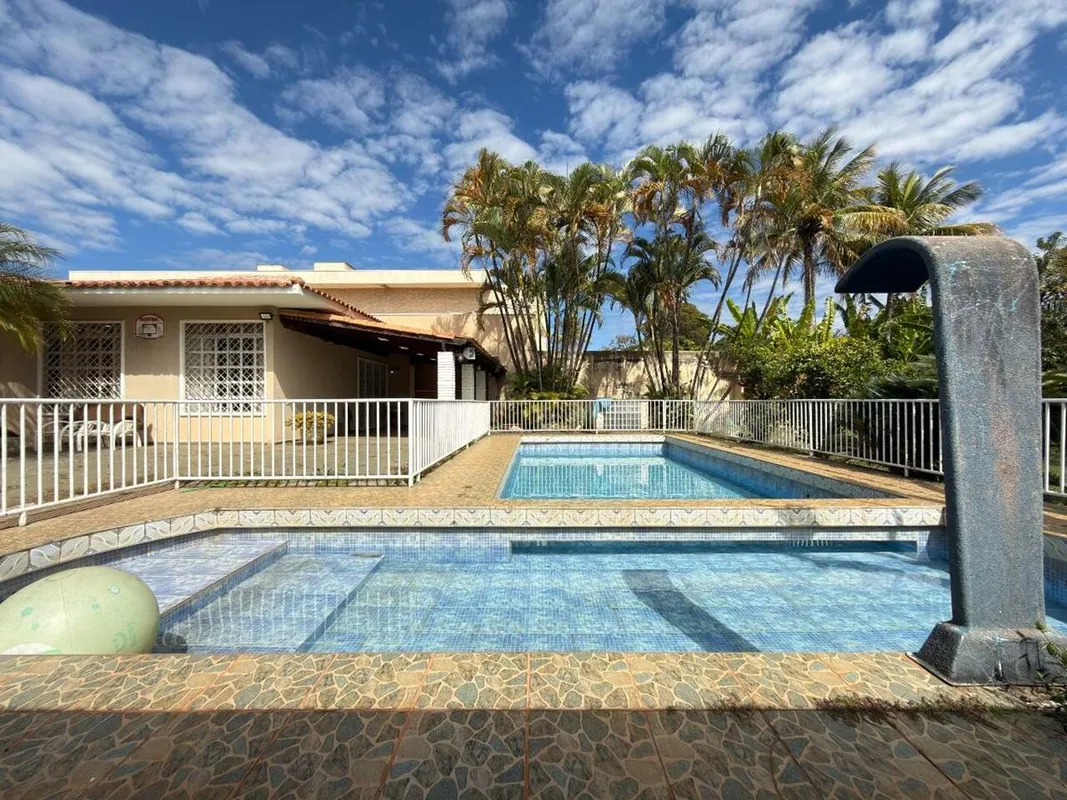 Excelente casa térrea para locação na QI 03 Conjunto 2 - Lago Sul. Composta com ...