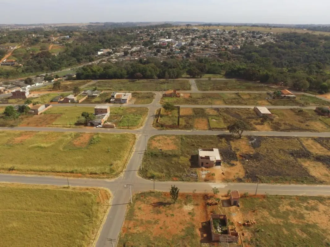 Área a venda com 633m² no residencial Bela Vista GO-040 as margens da rodovia, a...