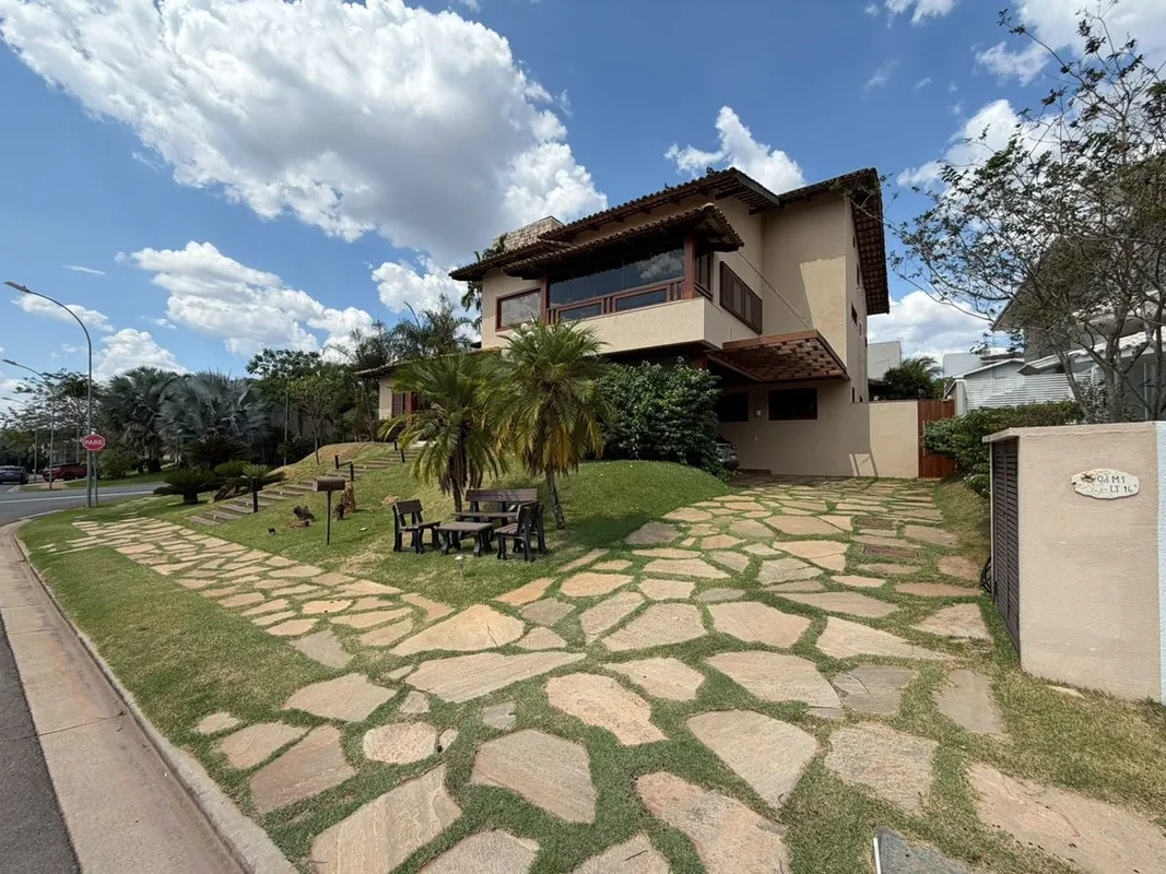 SOBRADO DE ALTO PADRÃO | ALPHAVILLE CRUZEIROEstilo colonial | Esquina | Lazer co...