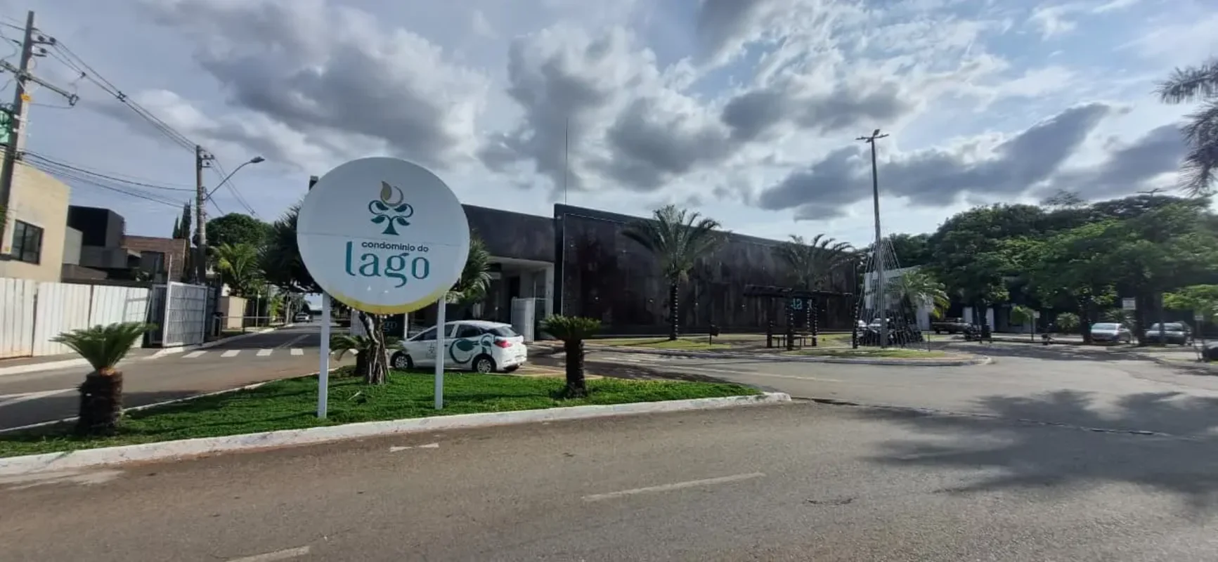?? Sobrado Exclusivo em Condomínio de Alto PadrãoDescubra o equilíbrio perfeito ...