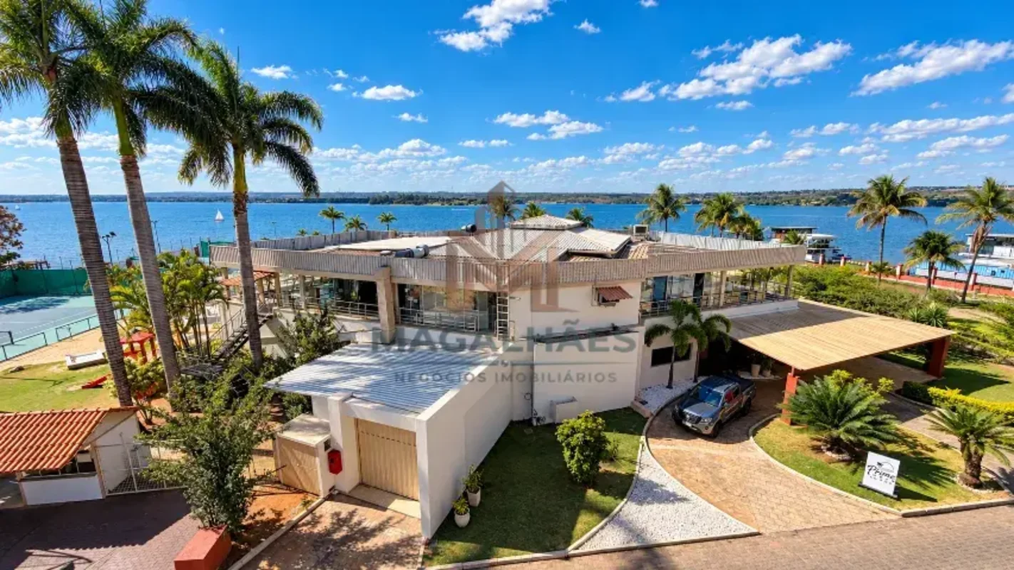 ### FLAT MOBILIADO À VENDA NO LAKESIDE – VISTA LIVRE PARA O LAGO PARANOÁ**SHTN –...