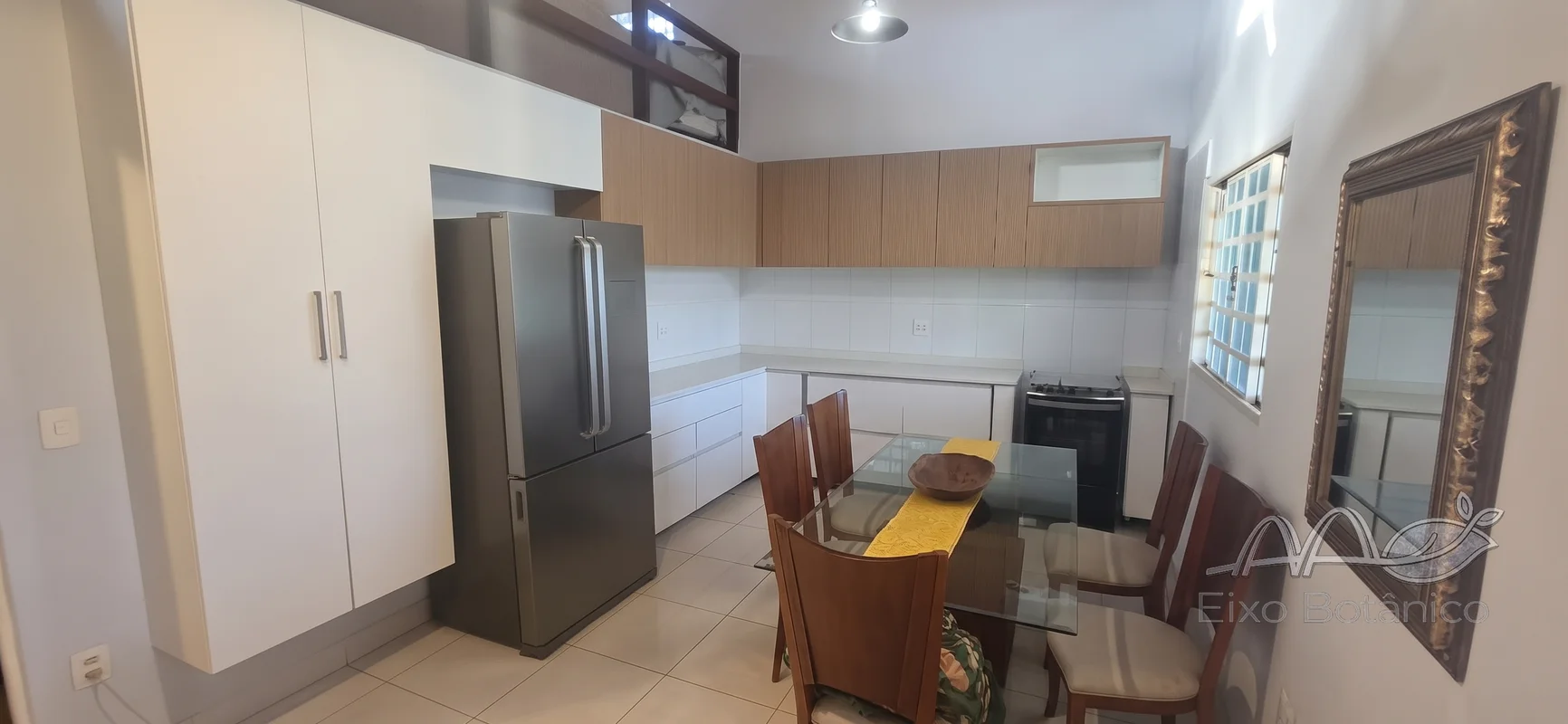 OPORTUNIDADE: VENDA DE CASAParte Inferior: 1 quarto, cozinha, lavanderia, banhei...