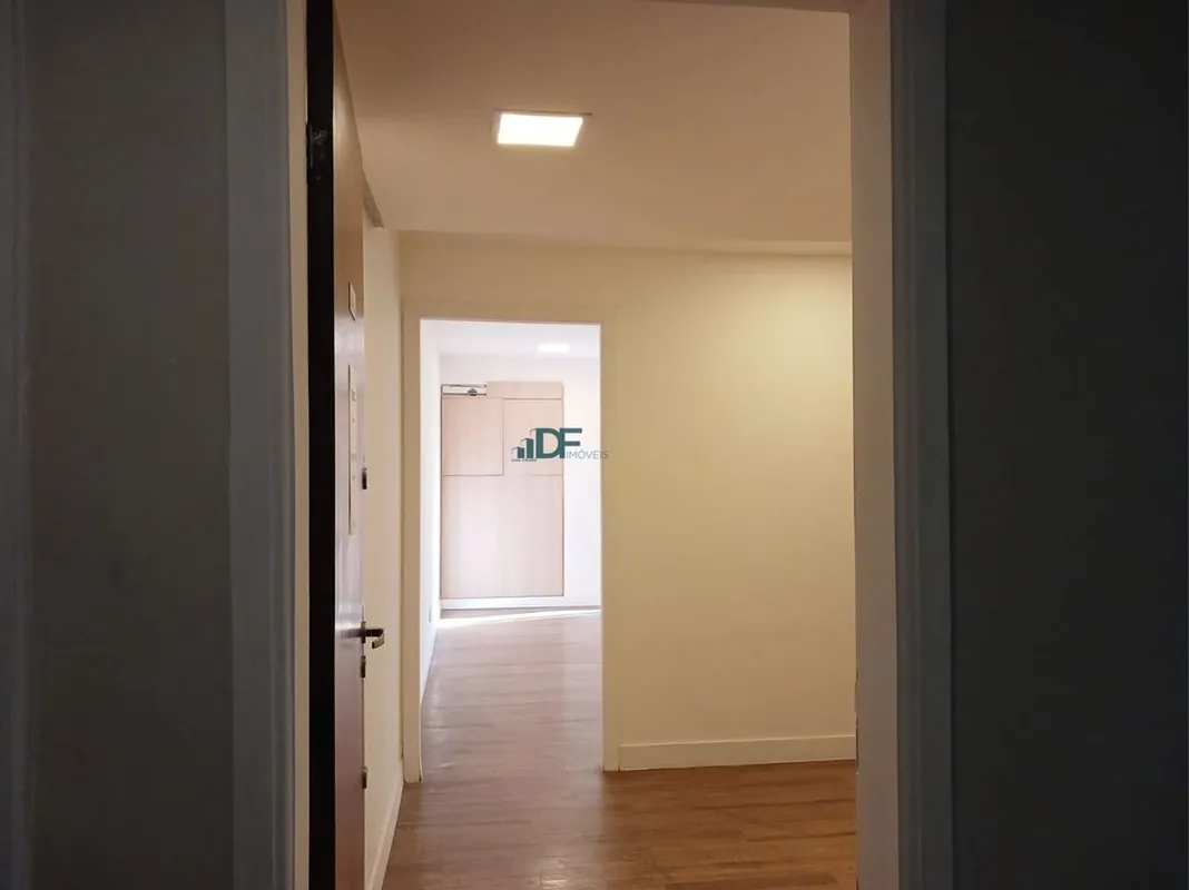 SIA - Edifício SIA Centro Empresarial - Sala de 32 m² com Banheiro e Divisória. ...