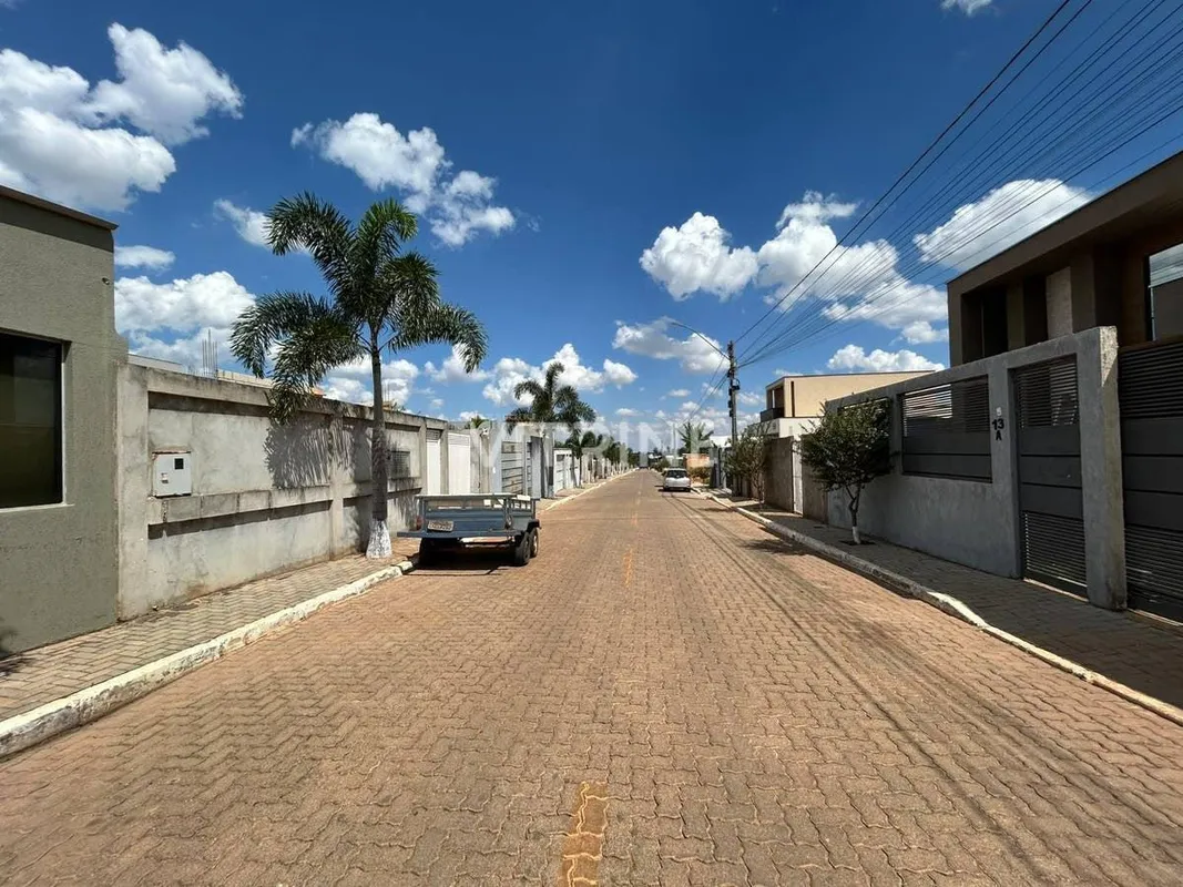 Vendo Lote 400mCond Buritis- lote 400m- murado nas laterais e fundo- condomínio ...