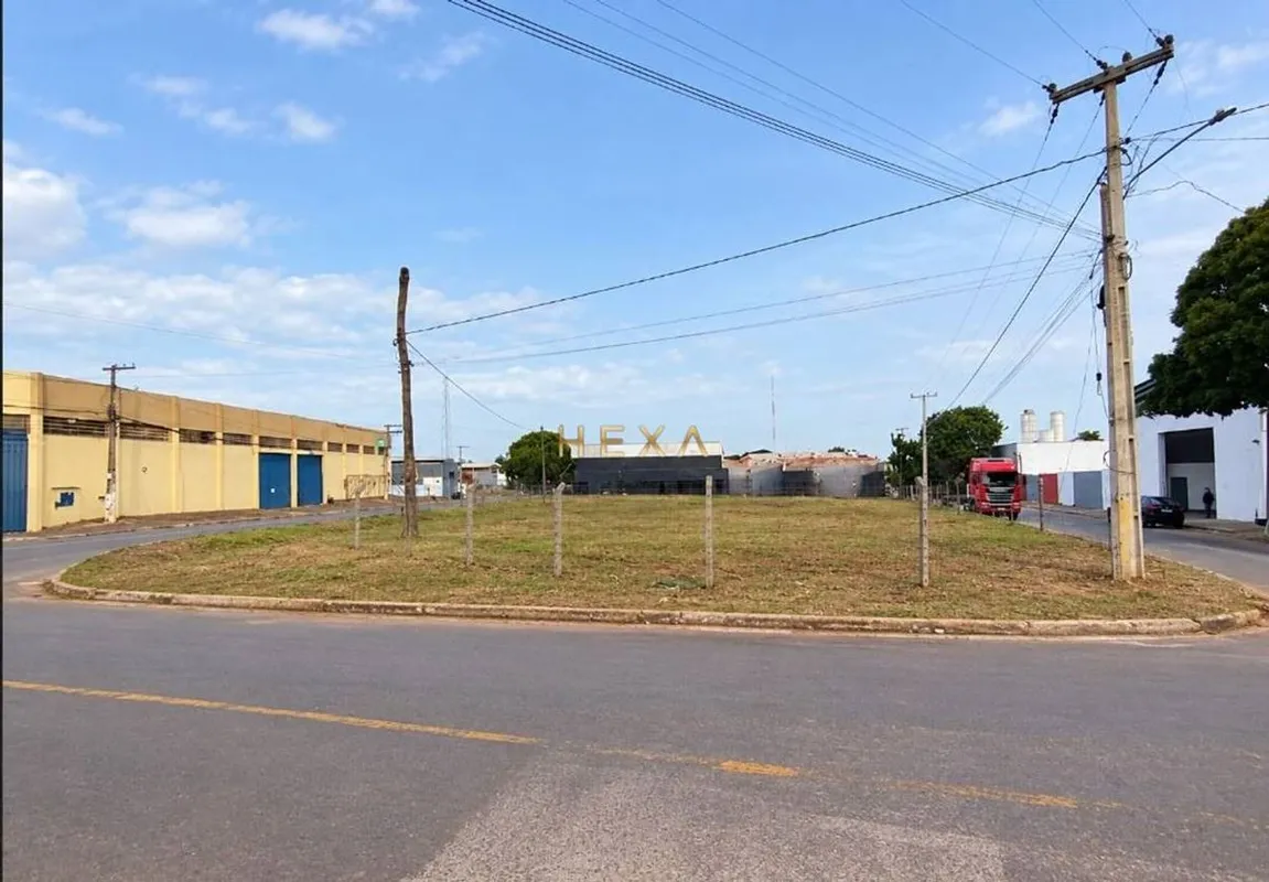 ÁREA À VENDA NA VILA BRASÍLIA APARECIDA DE GOIÂNIA/GO Localização estratégica, e...