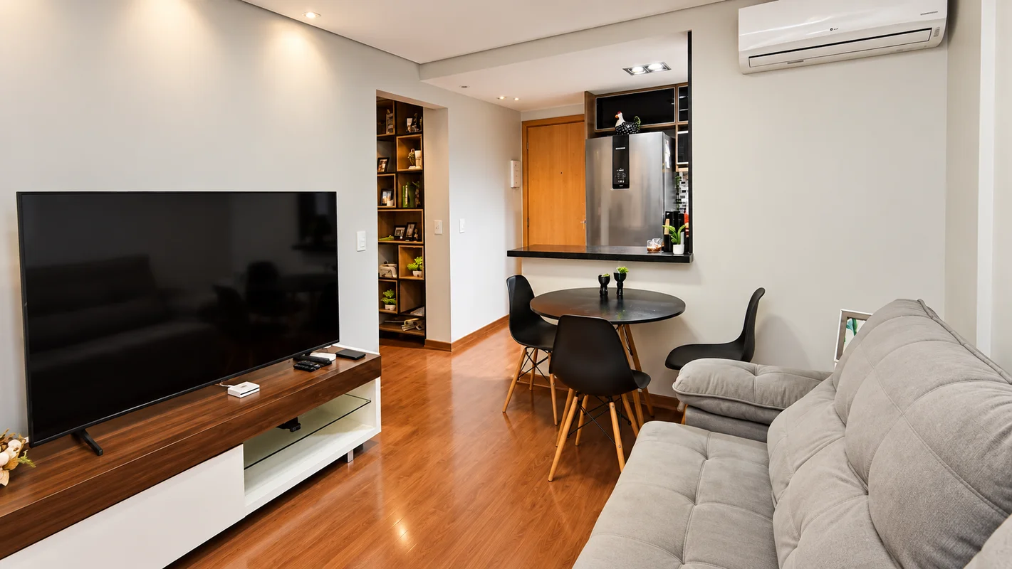QN 320 — SAMAMBAIA SUL — APARTAMENTO REFORMADO À VENDAA LM Imóveis apresenta apa...