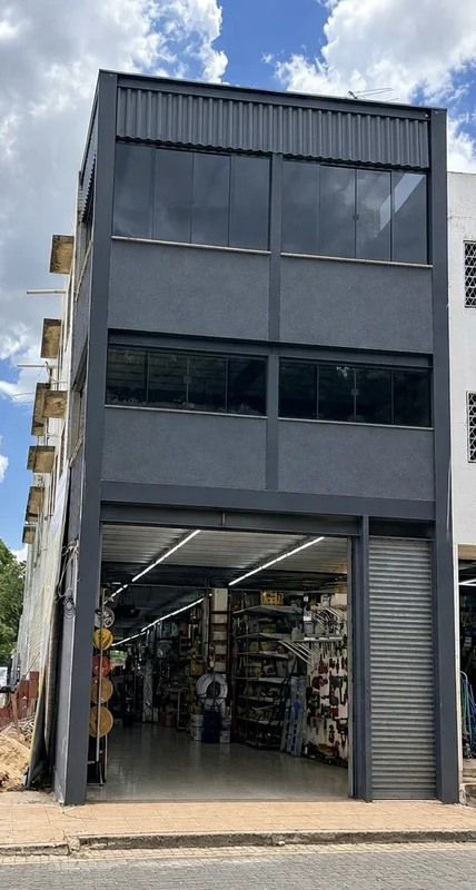 ALUGA-SE LOJA DE ESQUINA NA 511 SUL — 400 M² DE ÁREA TOTAL LOCALIZADA NA 511 SUL...