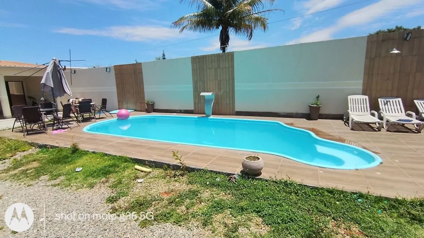 EXCELENTE CASA EM TERRENO DE APROX. 500 m² Situada na Qd 140/141 Imóvel espaçoso...