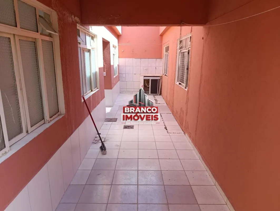 Branco Imóveis - Alugo Casa de Fundo na Quadra QSD 41 - Taguatinga Sul, excelent...