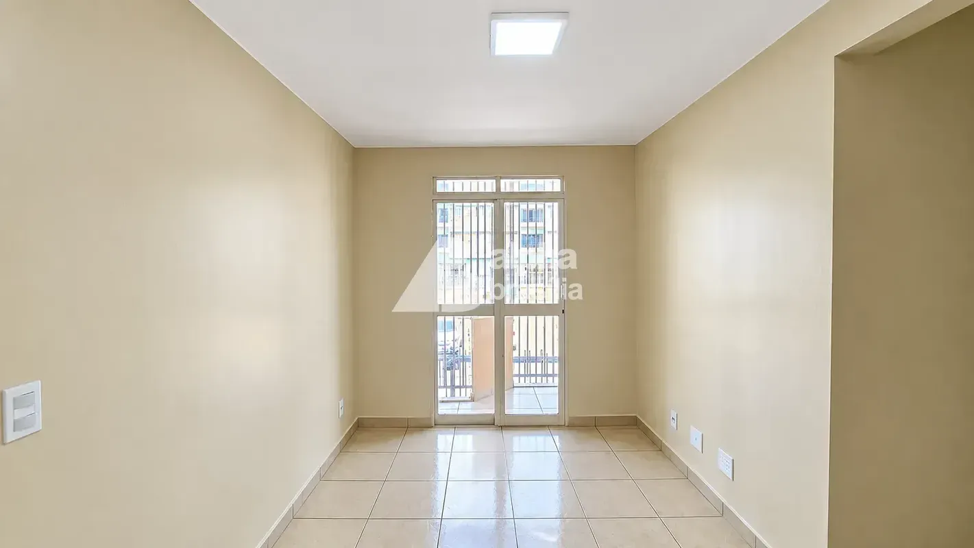 Apartamento ideal para quem busca conforto e praticidade. Sala com varanda 2 qua...