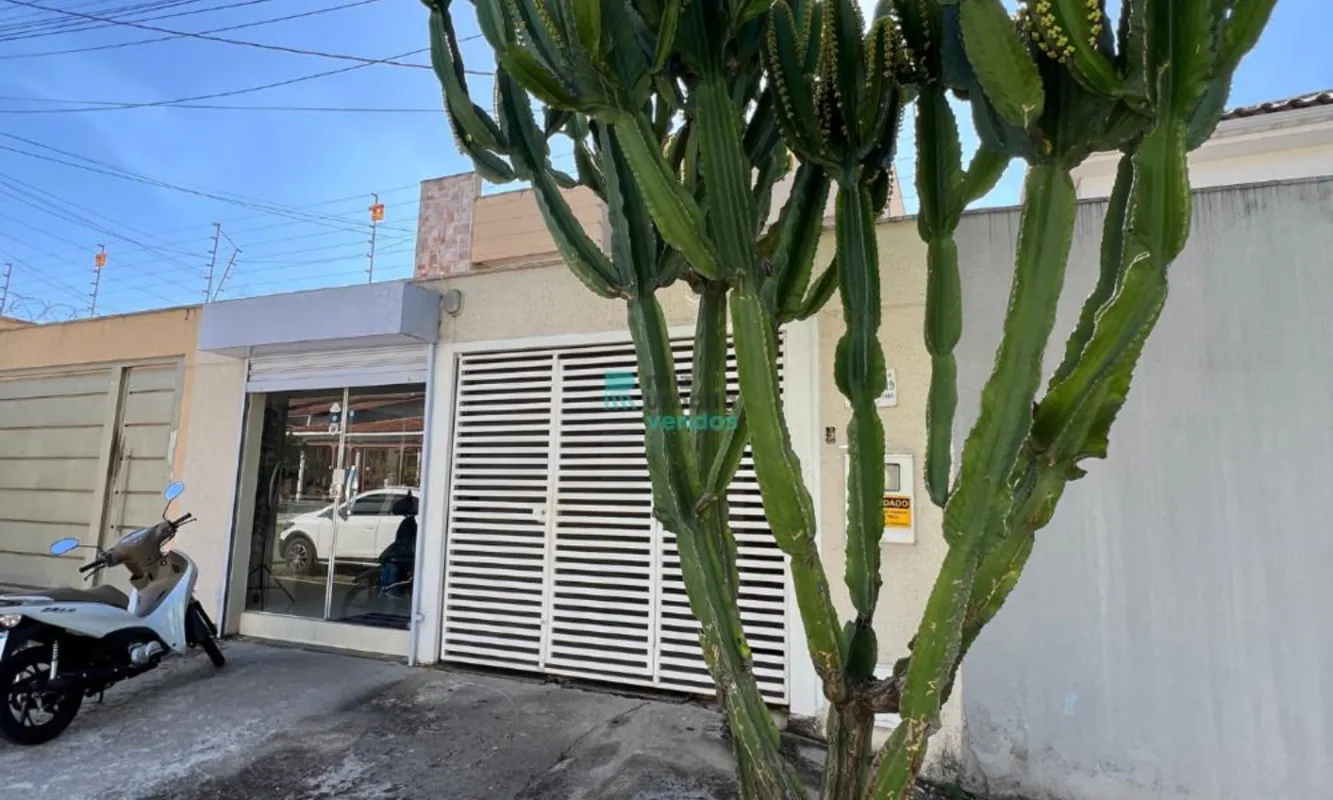 Sobrado com 04 quartos piso todo no Porcelanato e com Sistema Solar Instalado , ...