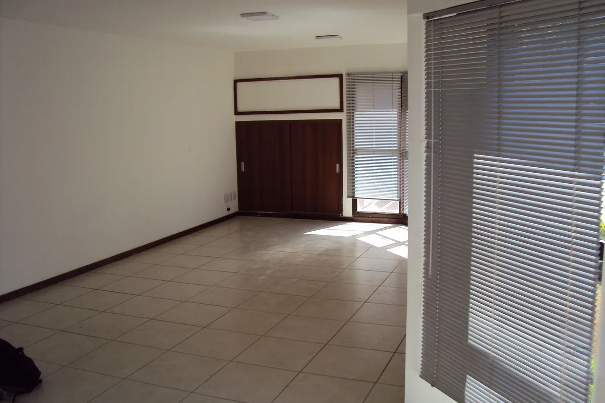 Ótima Sala Comercial no SRTV SUL 701 Centro Empresarial Brasília Com garagem Pri...