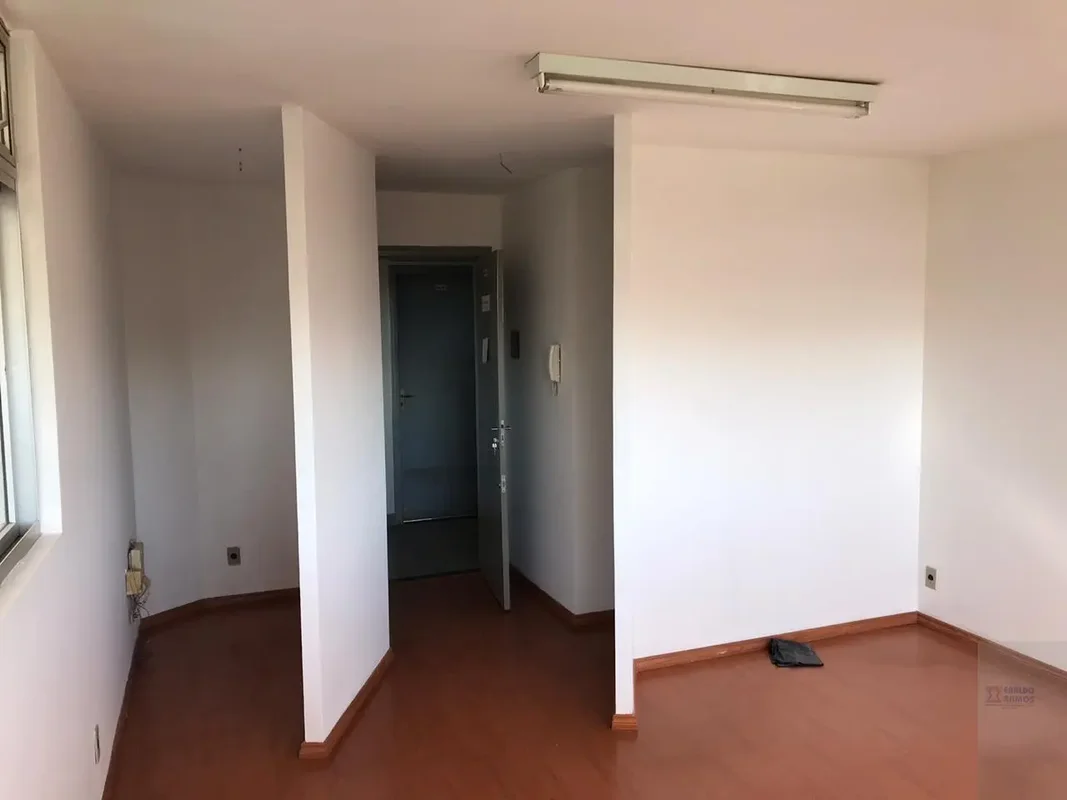 Sala comercial com 26 m² na comercia QI 29 Sala de canto com vista livre piso la...