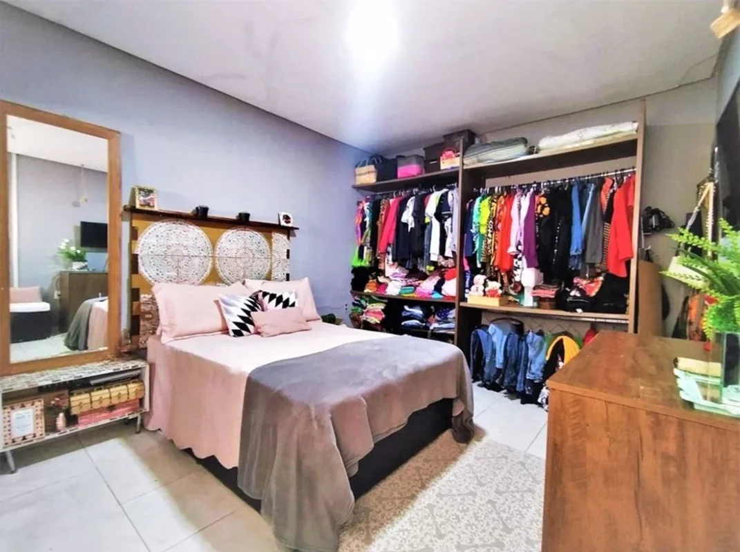 Julisce Alencar Assessoria Imobiliária vende...Duas casas localizada na SHVP Tre...