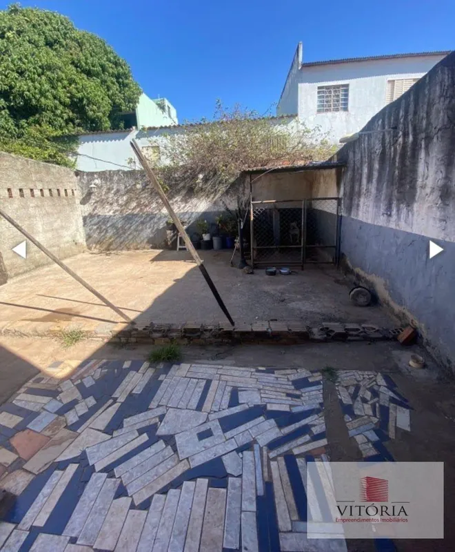 Vendo casa no Setor Leste Quadra 01!Casa grande de 4 quartos, duas suítes, sala,...