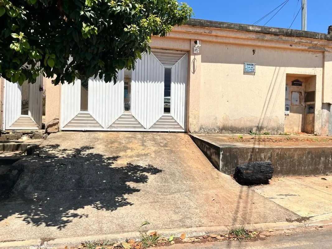 Oportunidade única no Setor Habitacional Vicente Pires, Brasília, DF. Esta casa ...