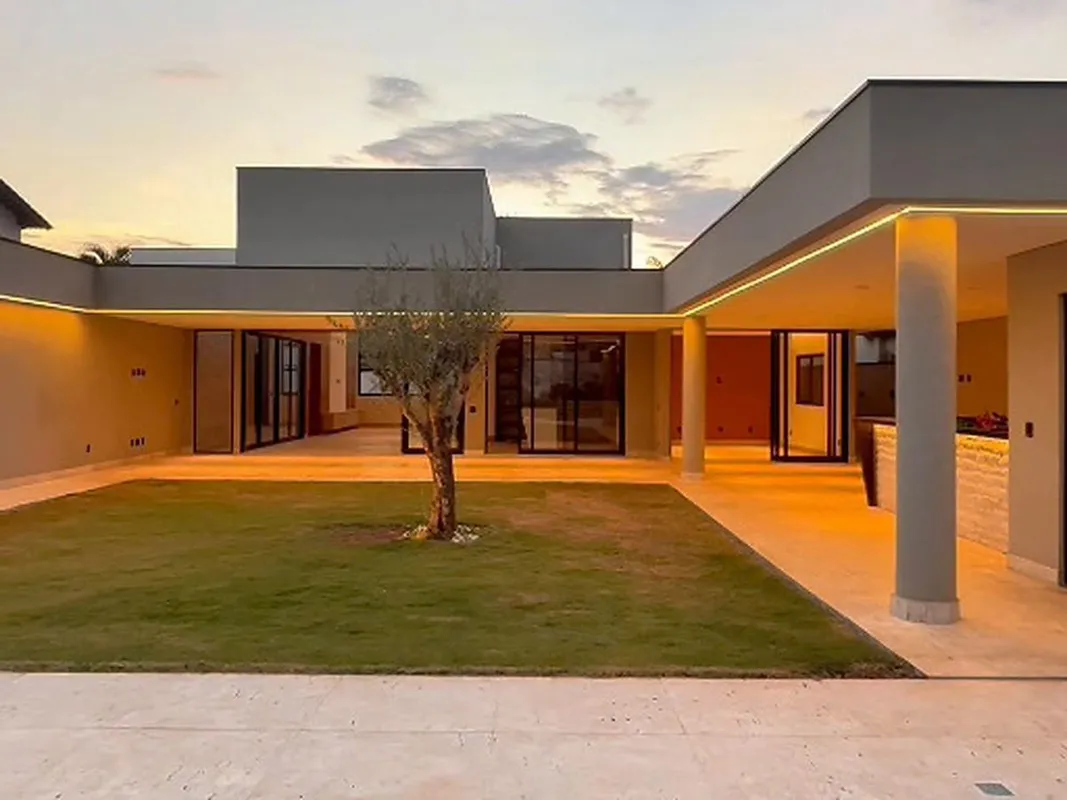 Descubra uma residência espetacular localizada no Setor Habitacional Vicente Pir...
