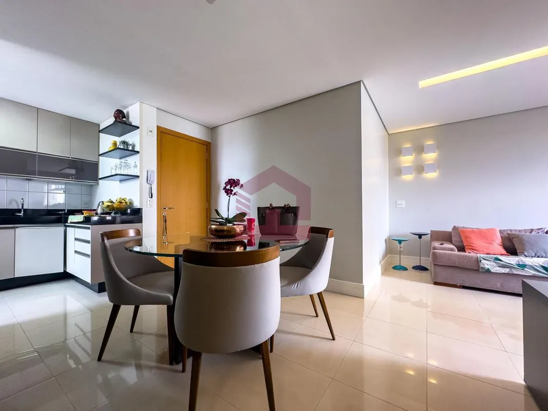 Fernandes & Coelho Imóveis apresenta um excelente apartamento de 92m² no Residen...