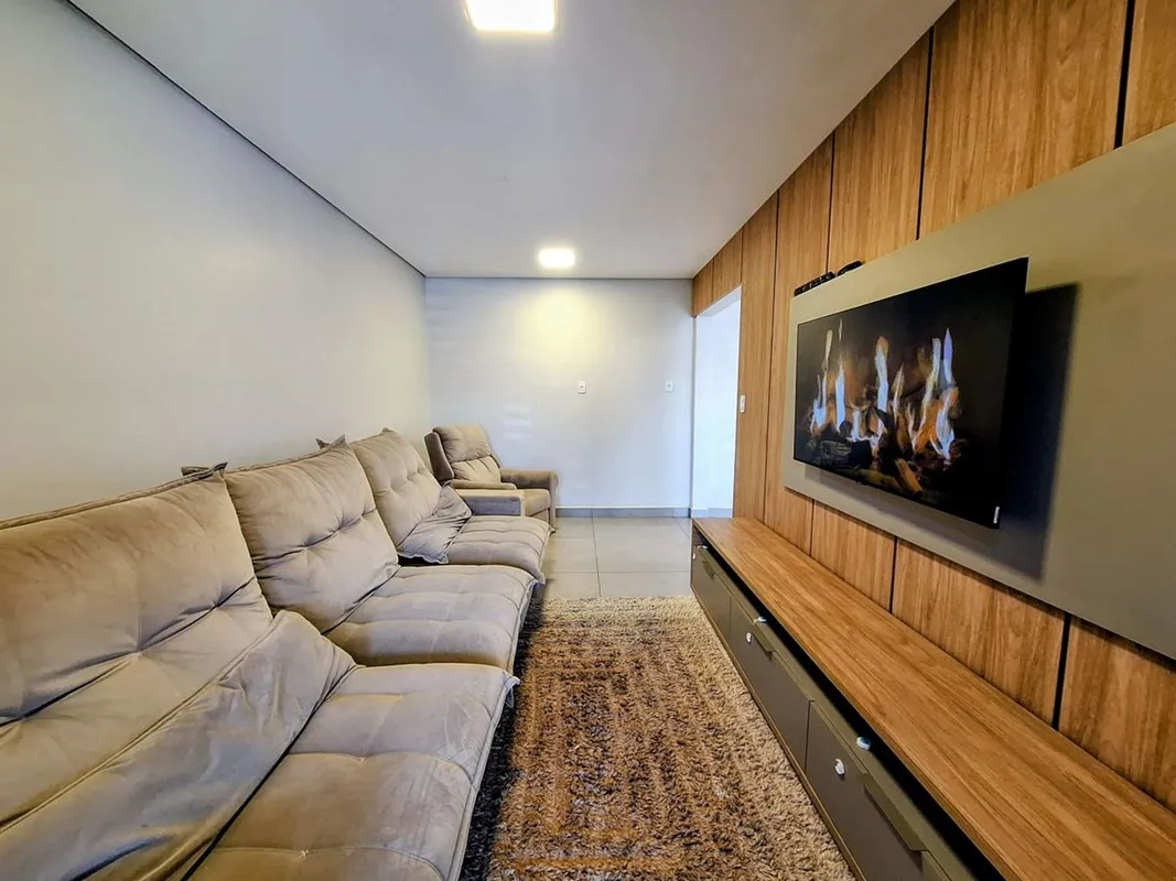 Se você procura uma casa pronta para morar, com ambientes amplos, excelente loca...