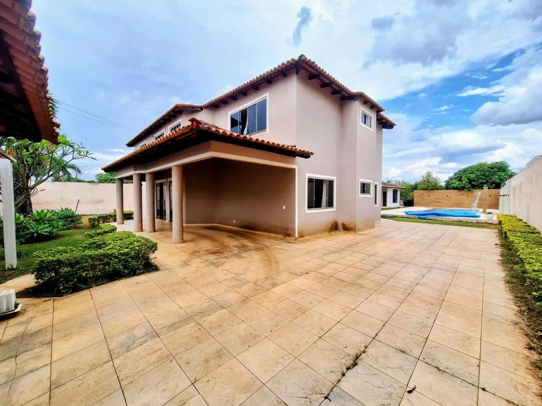 Venha conhecer esta bela casa, projetada para oferecer conforto, amplitude e exc...