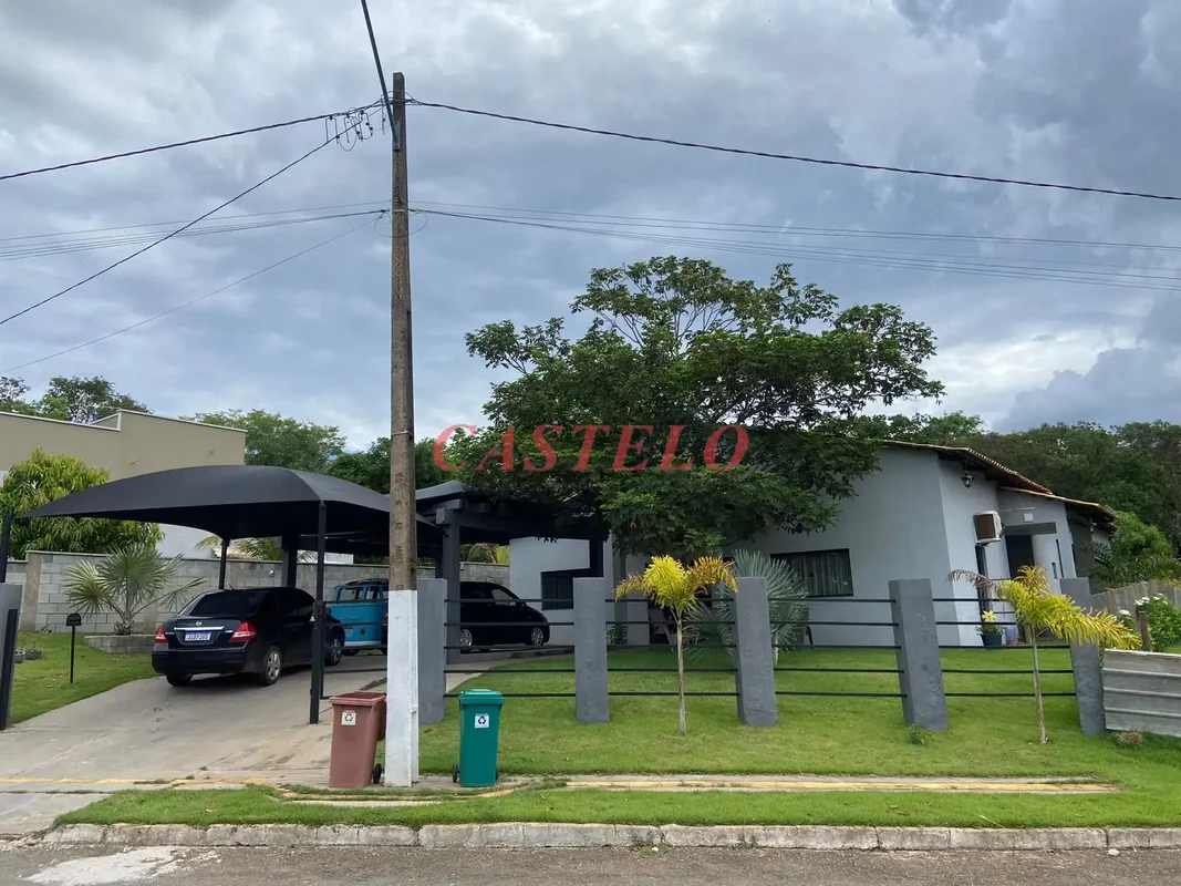 Descubra esta elegante casa à venda no Condomínio Ecológico Mansões Morumbi, em ...