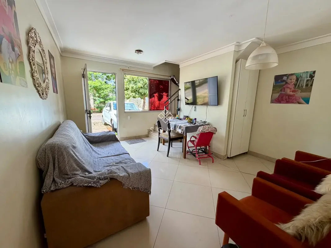 ESPECIFICAÇÕES DA CASA: - Sala ampla - Cozinha com bancada em granito, cooktop e...