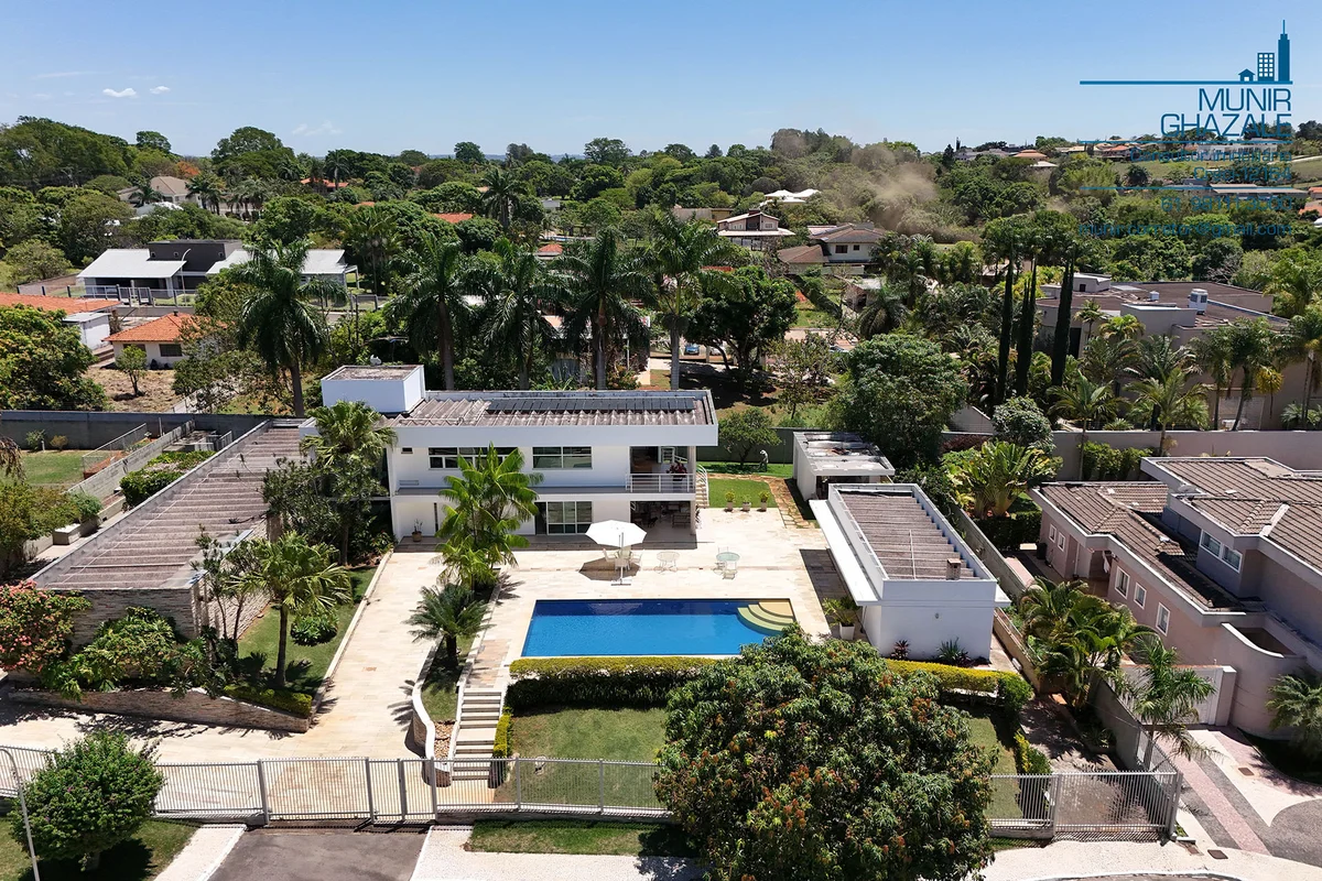  Informações gerais do imóvel- Terreno: 2.500 m²- Área útil: 1.930 m²- Área cons...