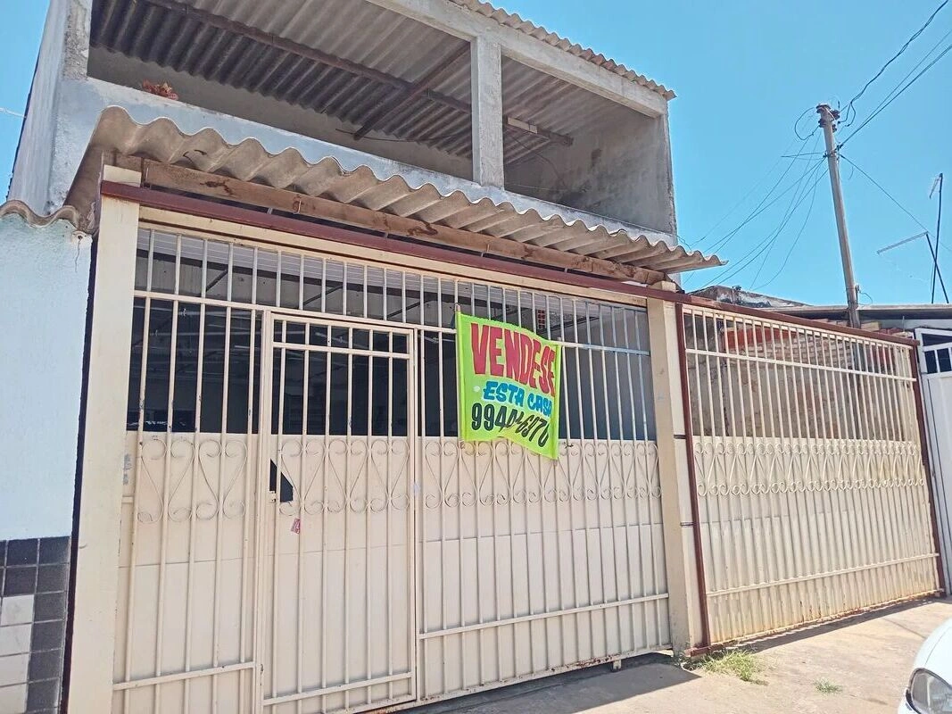 JOSSANI IMÓVEIS VENDE:Sobrado com 2 casas | QR 205 | Santa Maria/DFCasa térrea:•...