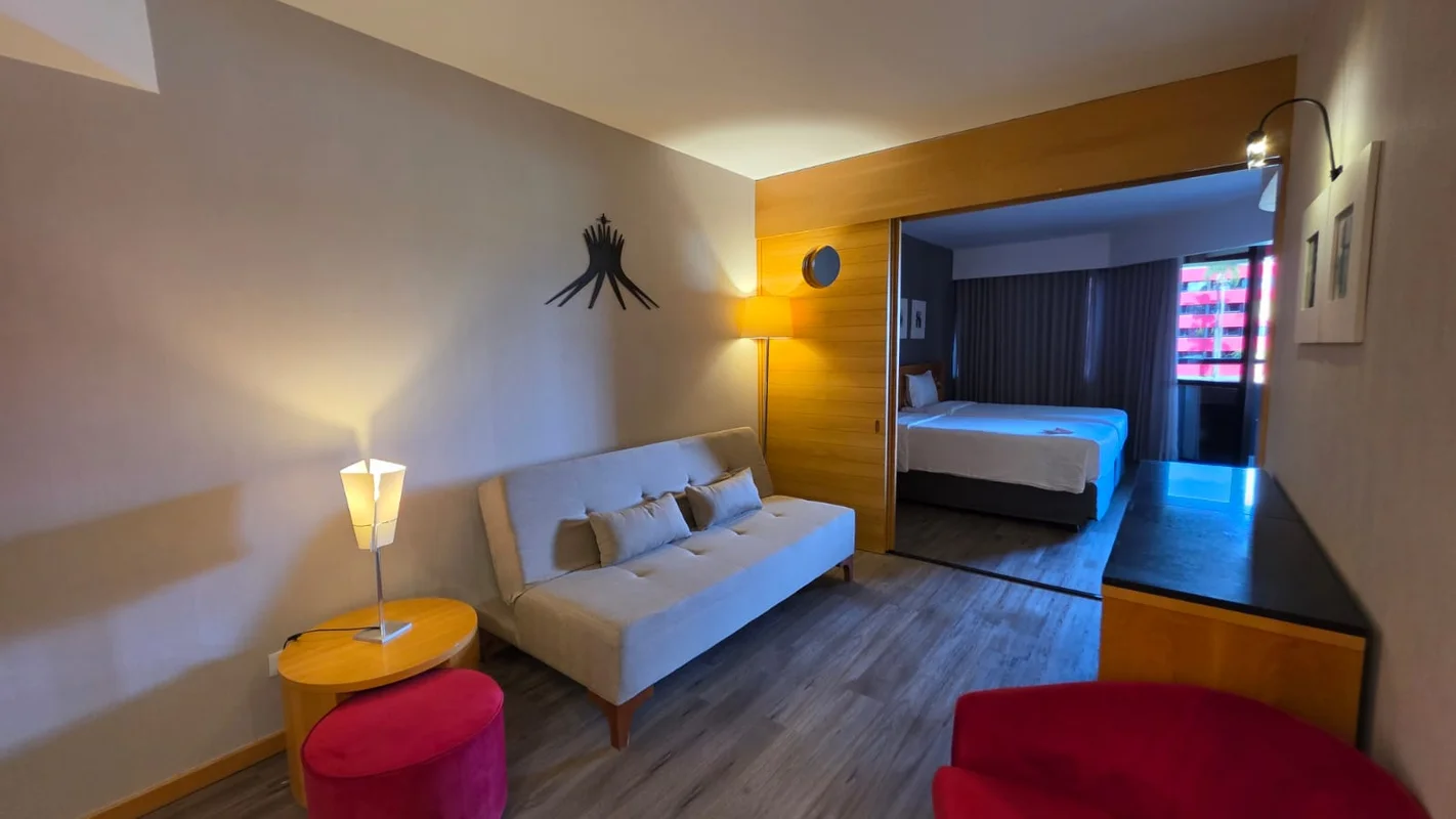 MARAVILHOSO FLAT NASCENTE, REFORMADO E MOBILIADO | GOLDEN TULIP BRASÍLIA ALVORAD...