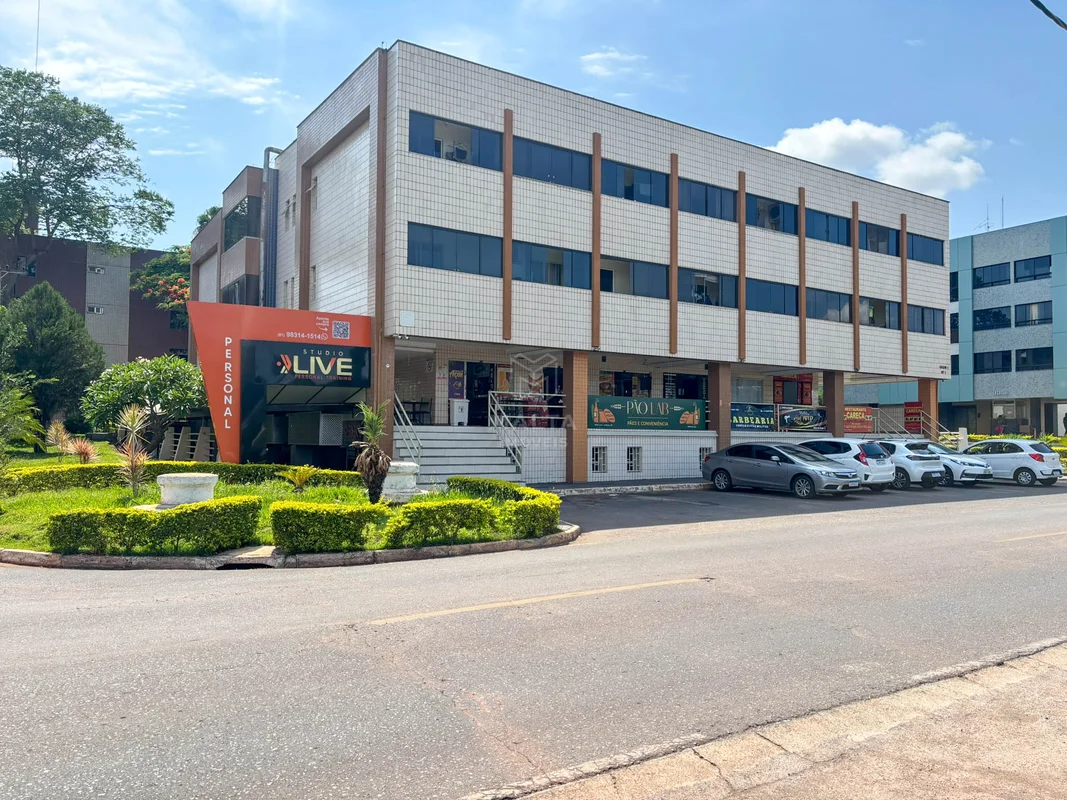 Malta Imóveis vende 4 lojas em excelente ponto comercial no Sudoeste.A oportunid...